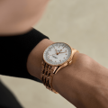 r17327211a1r1-navitimer-automatic-36-on-wrist.png