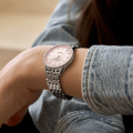 a77320d91k1a1-navitimer-32-on-wrist.png