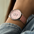 a77320d91k1p1-navitimer-32-on-wrist.png