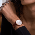 r77320e61a1p1-navitimer-32-on-wrist.png