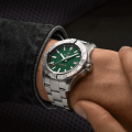 a17328101l1a1-avenger-ws-auto-42-green-steel-ecom-2.png