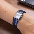17478AP08BL_porte_montre_herbelin_femme_art_deco_bracelet_croco_bleu_elegante.webp
