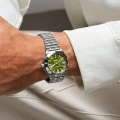 a32398a11l1a1-on-wrist_0fff5980_thumbnail_1024.webp
